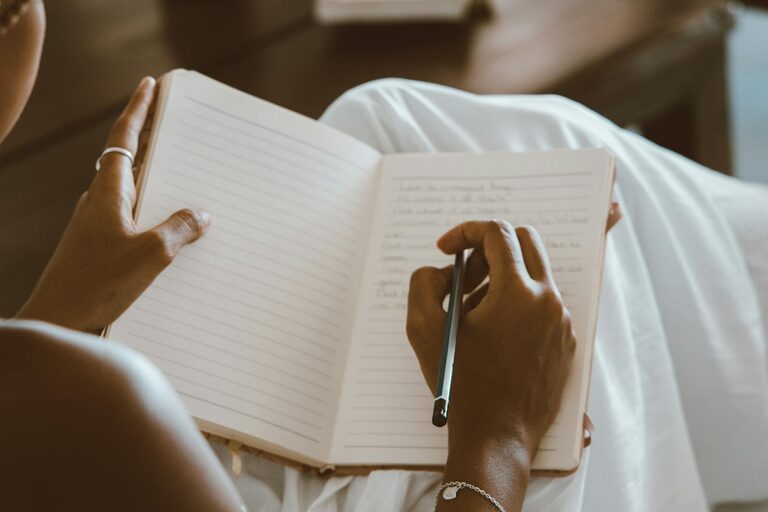 Beginner Guide to Journaling Every Day: Start Your Writing Habit Easily